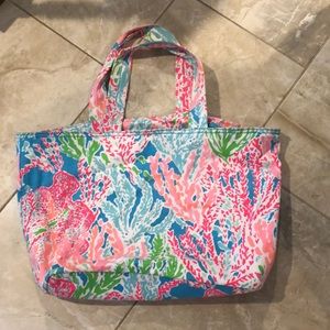 Lilly Beach tote, Like new!